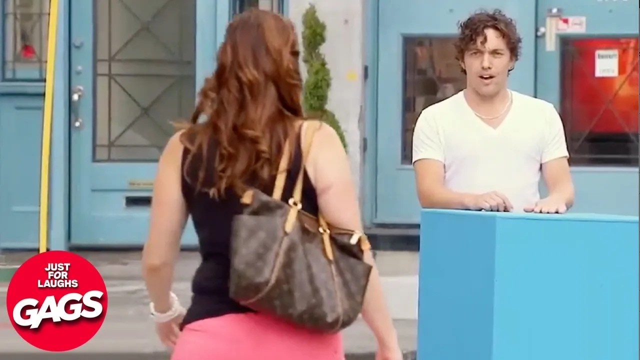 Marido flagrado traindo no escritório